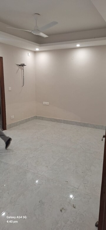 Room in 2 BHK Builder Floor at East Canal Road – for Rent