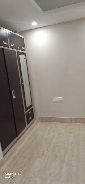 Furnished Amenities in 2 BHK Builder Floor at East Canal Road – for Rent