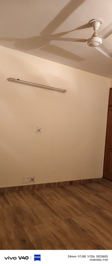 Room in 3 BHK Apartment at Sector 10 Dwarka – for Rent