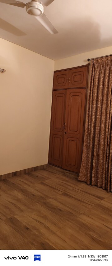 Room in 3 BHK Apartment at Sector 10 Dwarka – for Rent
