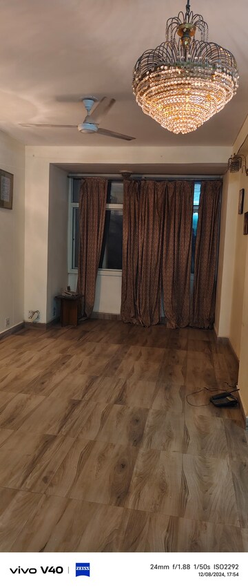 Room in 3 BHK Apartment at Sector 10 Dwarka – for Rent