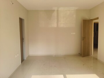 Room in 2 BHK Apartment at Sugee Atharva, Prabhadevi – for Rent