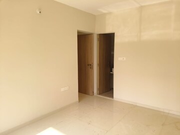 Room in 2 BHK Apartment at Sugee Atharva, Prabhadevi – for Rent