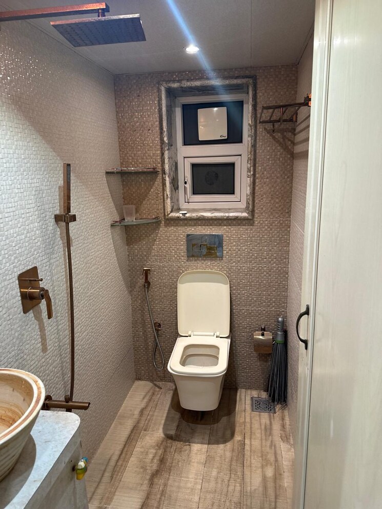 Bathroom, om-shanaaz-apartments 1 Bedroom 410 Sq.Ft. Apartment In Andheri West Mumbai 8211182