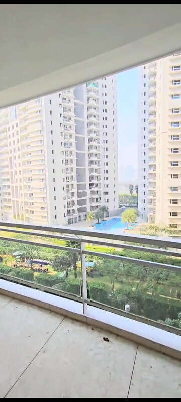 Balcony in 4 BHK Apartment at DLF The Belaire, Sector 54 – for Rent