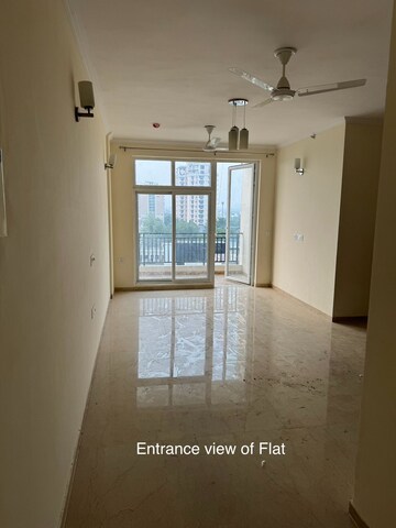 Room in 3 BHK Apartment at Omaxe The Palace, Gomti Nagar – for Rent