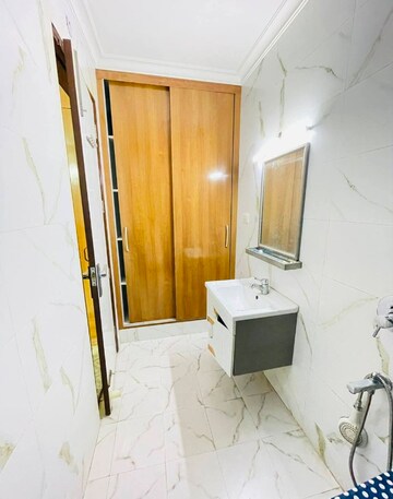 Master Bedroom in 2 BHK Builder Floor at Saket – for Rent