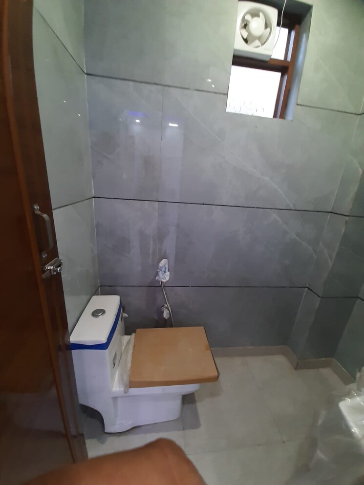 Bathroom, mahavir enclave 1 2 Bedroom 587 Sq.Ft. Builder Floor In Mahavir Enclave 1 Delhi 8211325
