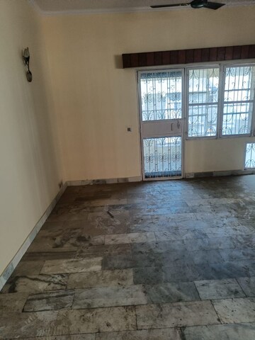 Room in 1.5 BHK Builder Floor at Vasundhara Sector 5 – for Rent