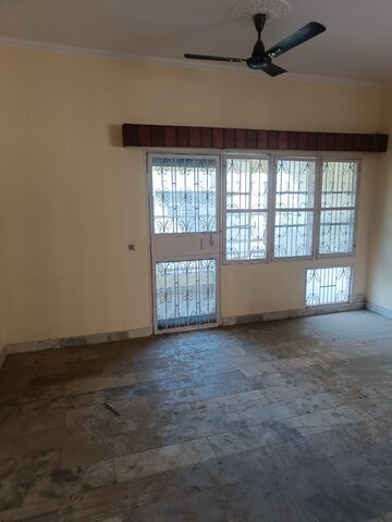 Room in 1.5 BHK Builder Floor at Vasundhara Sector 5 – for Rent