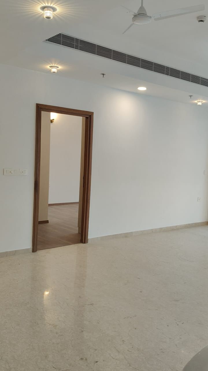 4 BHK 1640 Sq.Ft. Apartment in DLF Oakwood Estate