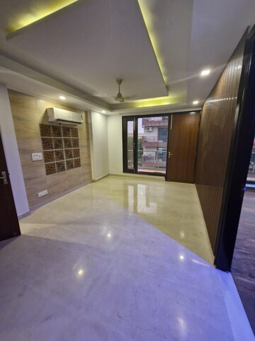 Room in 3 BHK Builder Floor at Hong Kong Bazaar, Sector 57 – for Rent