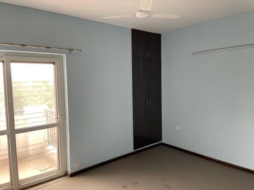 Room in 3 BHK Apartment at Puri Vip Floors, Sector 81 – for Rent