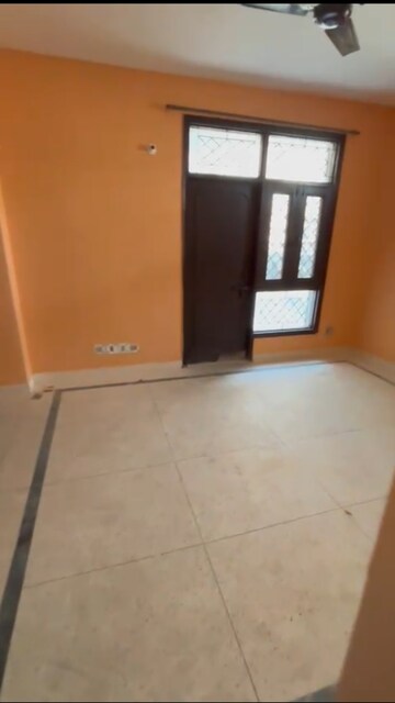 Room in 2 BHK Apartment at Purvanchal Vasant Vihar Apartment, Sector 62 – for Rent