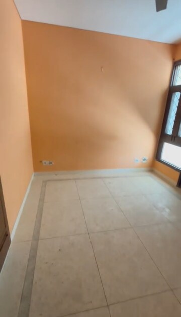 Room in 2 BHK Apartment at Purvanchal Vasant Vihar Apartment, Sector 62 – for Rent