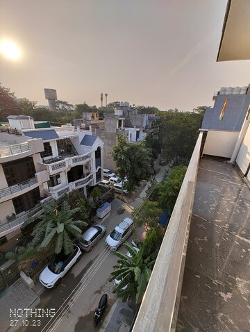 Balcony in 3 BHK Builder Floor at Sector 51 – for Rent