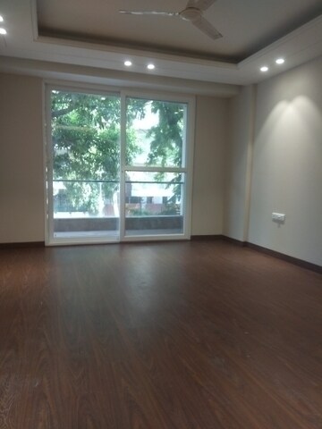 Room in 4 BHK Builder Floor at Maharani Bagh – for Rent