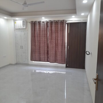 Room in 3 BHK Builder Floor at Ansal Sushant Lok I, Sector 43 – for Rent