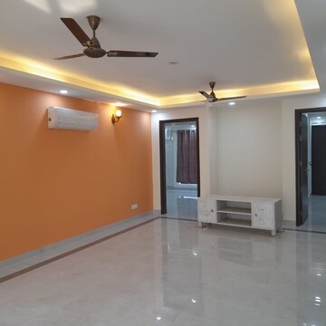 Room in 3 BHK Builder Floor at Ansal Sushant Lok I, Sector 43 – for Rent