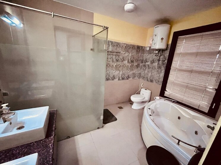 Bathroom, vipul-tatvam-villas 3.5 Bedroom 3000 Sq.Ft. Villa In Sector 48 Gurgaon 8211730