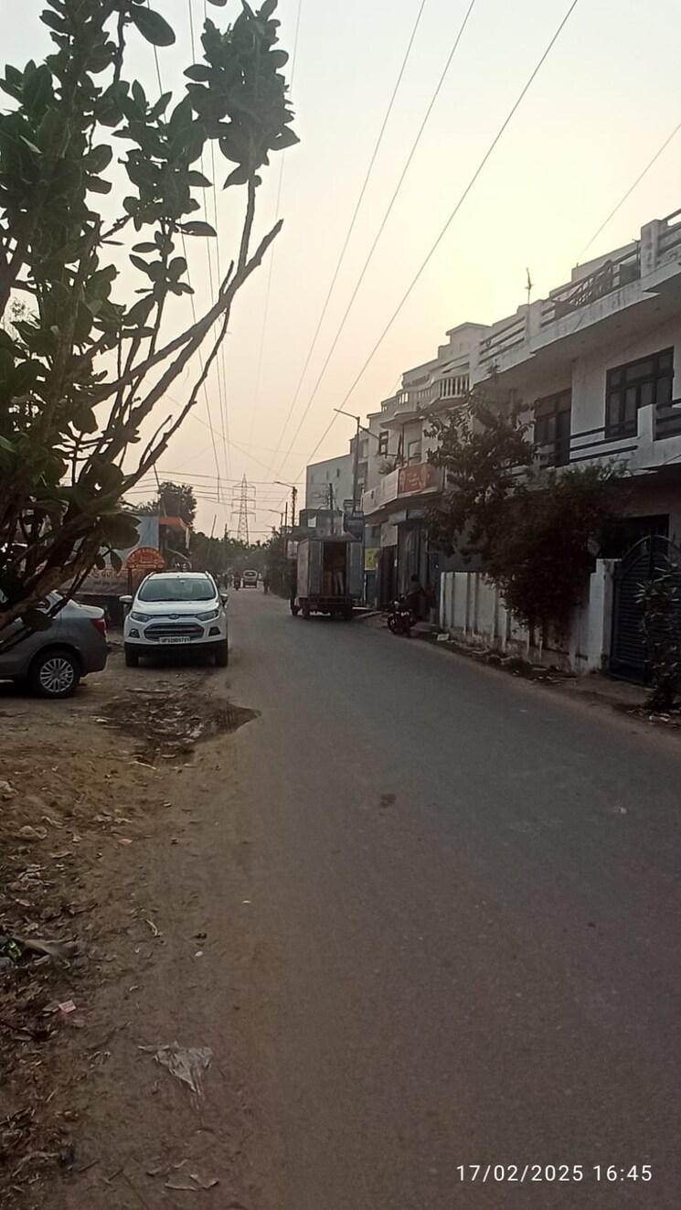  Parking, malhour Commercial Showroom 1150 Sq.Ft. In Malhour Lucknow 8211875