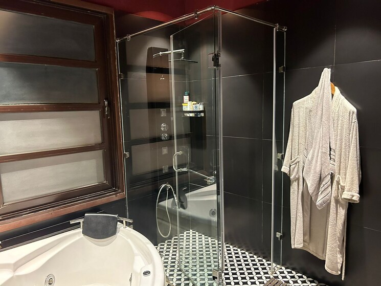 Bathroom, vipul-tatvam-villas 4 Bedroom 4000 Sq.Ft. Villa In Sector 48 Gurgaon 8211903