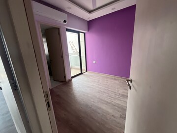 Room in 4 BHK Apartment at Birla Navya, Sector 63a – for Rent