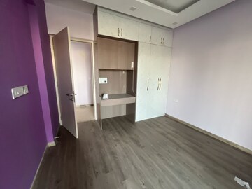 Room in 4 BHK Apartment at Birla Navya, Sector 63a – for Rent
