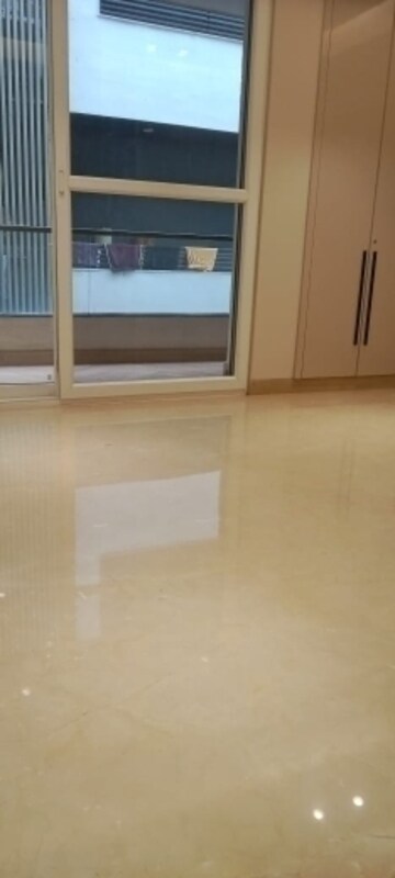 Room in 6 BHK Independent House at New Friends Colony – for Rent