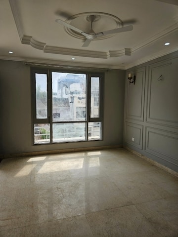 Room in 6 BHK Independent House at New Friends Colony – for Rent
