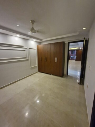 Room in 3 BHK Builder Floor at SS Southend Floors, South City 2 – for Rent