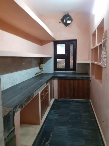Kitchen in 1.5 BHK Builder Floor at Sector 28 – for Rent