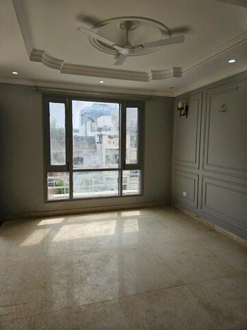 Room in 5 BHK Independent House at Maharani Bagh – for Sale