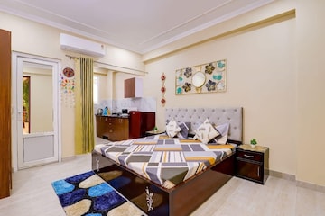 Living Room in 1 RK Builder Floor at Sector 27 – for Rent