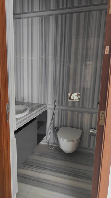 Bathroom in 4 BHK Apartment at Kalpataru Avana, Parel – for Sale
