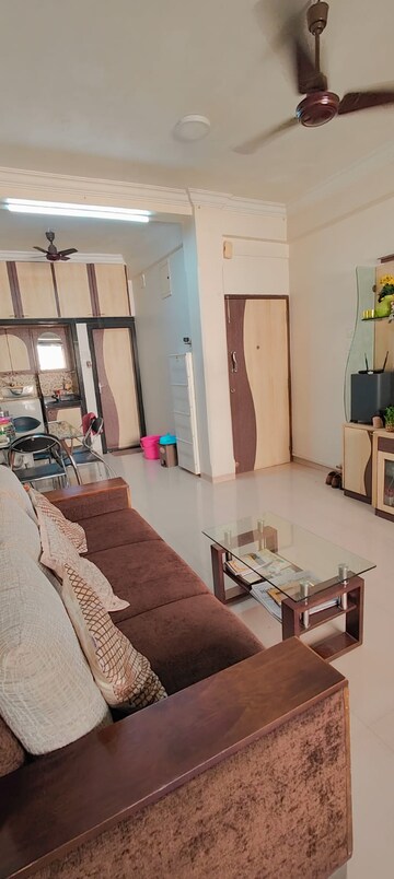 Master Bedroom in 3 BHK Apartment at Vile Parle East – for Rent