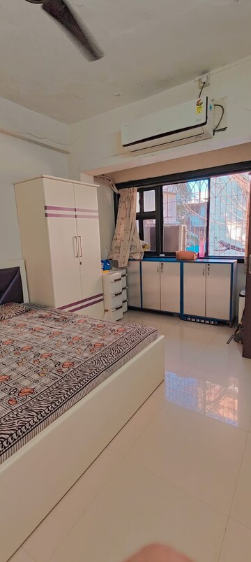 Bedroom in 3 BHK Apartment at Vile Parle East – for Rent