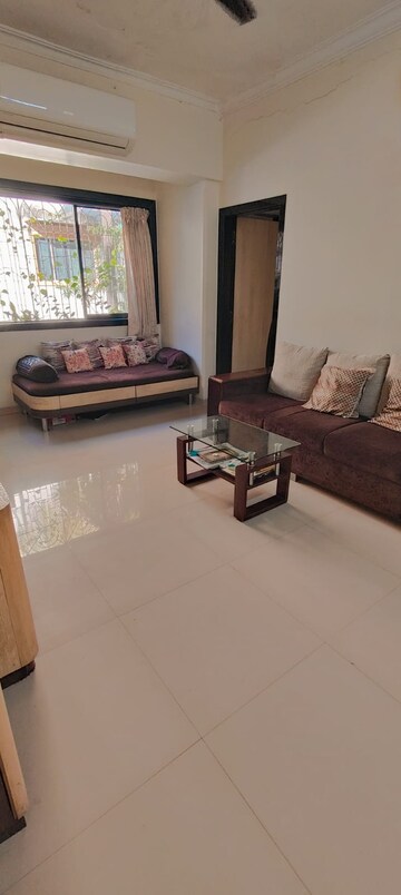 Living Room in 3 BHK Apartment at Vile Parle East – for Rent