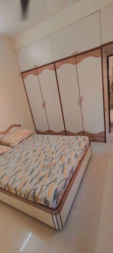 Bedroom in 3 BHK Apartment at Vile Parle East – for Rent