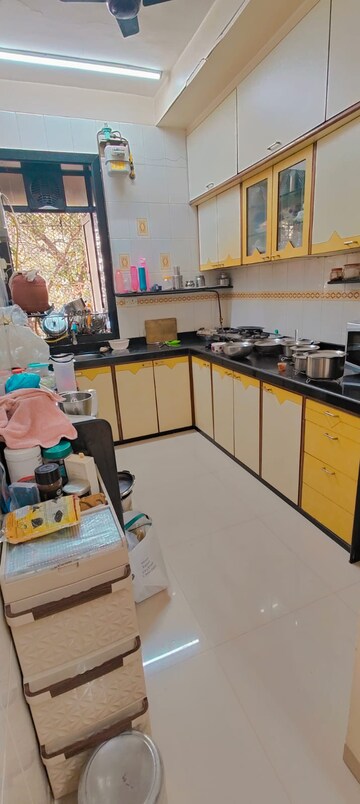 Master Bedroom in 3 BHK Apartment at Vile Parle East – for Rent