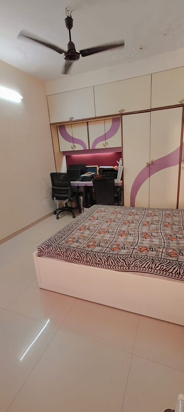 Bedroom in 3 BHK Apartment at Vile Parle East – for Rent