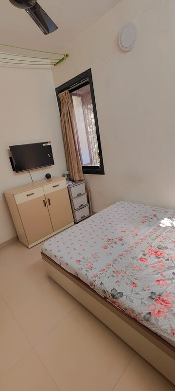 Bedroom in 3 BHK Apartment at Vile Parle East – for Rent