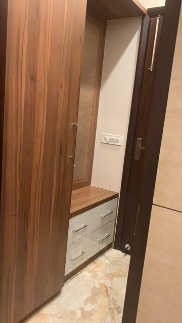Furnished Amenities in 3 BHK Apartment at Dilshad Garden – for Sale