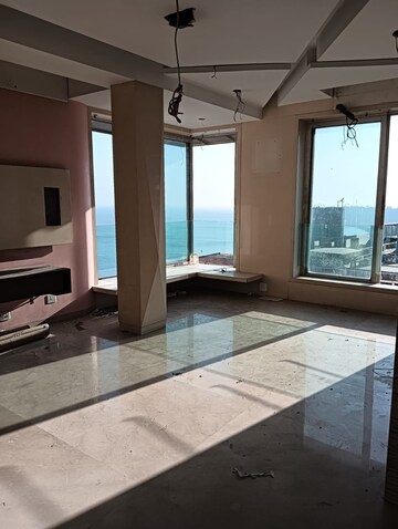 Room in 3 BHK Apartment at Dhani Sadan, Walkeshwar – for Sale