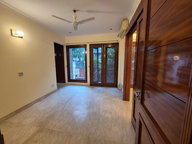 Room, greater kailash i 4 Bedroom 1000 Sq.Ft. Builder Floor In Greater Kailash I Delhi 8212470