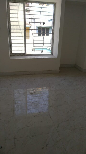 Room in 2 BHK Apartment at Kolkatta Gpo – for Sale
