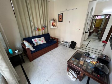 Bedroom in 2 BHK Builder Floor at Sector 40 – for Rent