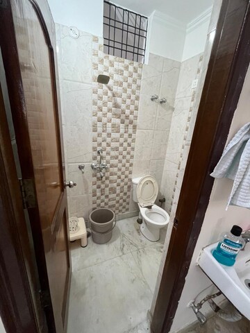 Bathroom in 2 BHK Builder Floor at Sector 40 – for Rent