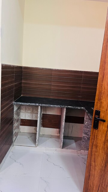 Furnished Amenities in 3 BHK Apartment at Dilshad Garden – for Rent