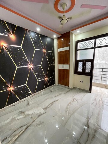 Parking in 3.5 BHK Builder Floor at Dwarka Mor – for Rent